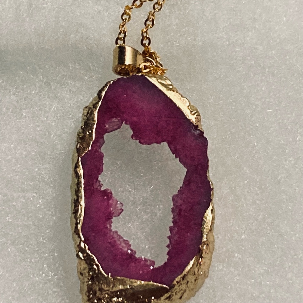 NEW Beautiful Faux Gold Wrapped Pink Geode